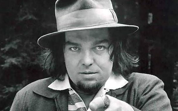 CaPTaIN BeeFHeaRT TeN CoMMeNDeMeNTS