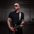 Joe SaTRiaNi oN THe RoaD aGaiN