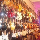 MaNHaTTaN - MaGaSiNS De GuiTaReS (TouR CoMPLeT eN uN JouR)