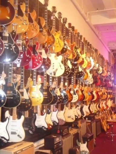 MaNHaTTaN - MaGaSiNS De GuiTaReS