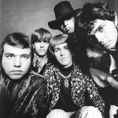 THe eLeCTRIC PRuNeS à BouTon RouGe